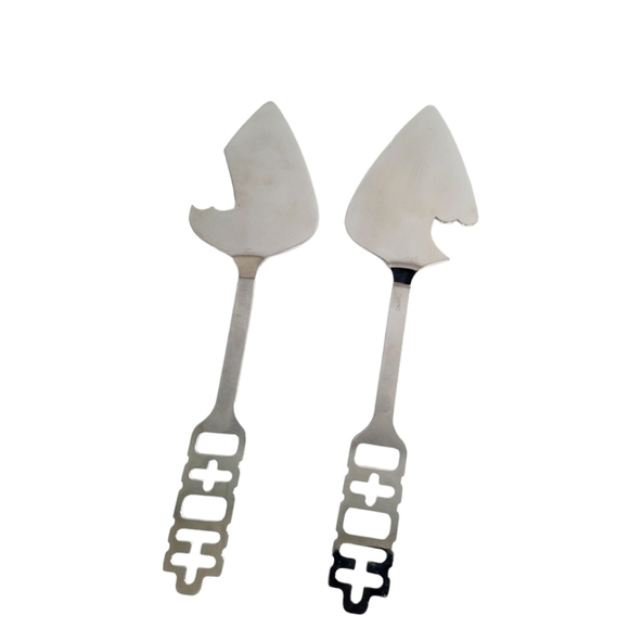 Yaang Stainless Steele and Rhinestone Accent Connecting Hearts Cake Server - Picture 3 of 7